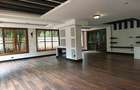 6 Bed House with En Suite in Kyuna - 3