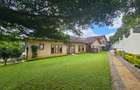 9 Bed House with En Suite at Lavington - 3