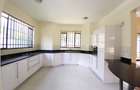 5 Bed Townhouse with En Suite at Lavington - 9