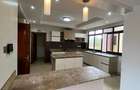 4 Bed Apartment with En Suite at Riverside Drive - 6