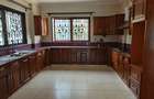 5 Bed Townhouse with En Suite at Lavington - 3
