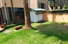 5 Bed Townhouse with En Suite at Lavington - 16