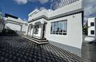 4 Bed House with En Suite in Eastern ByPass - 2