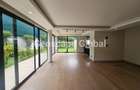 5 Bed House with En Suite in Lavington - 3