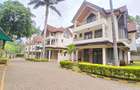 5 Bed Townhouse with En Suite at Lavington Green - 3