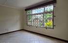 5 Bed Townhouse with En Suite at Lavington - 16