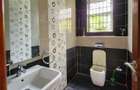 5 Bed House with En Suite at Hardy - 14