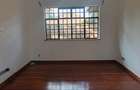 5 Bed Townhouse with En Suite in Spring Valley - 4