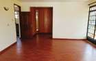 5 Bed House with En Suite in Lavington - 10