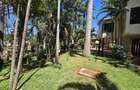 4 Bed House with En Suite in Hill View - 2