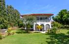 4 Bed Townhouse with En Suite at Beach Road - 1