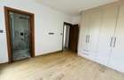 5 Bed Apartment with En Suite at 3Rd Parklands - 18
