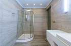 5 Bed House with En Suite in Ridgeways - 17