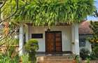 5 Bed House with En Suite in Runda - 1