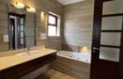 5 Bed Townhouse with En Suite in Lavington - 7