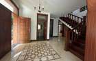 5 Bed Townhouse with En Suite in Rosslyn - 2