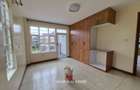 5 Bed Townhouse with Garden in Thome - 8