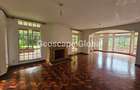 5 Bed House with En Suite in Rosslyn - 1