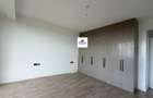 3 Bed Apartment with En Suite in Parklands - 8