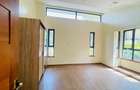 5 Bed Villa with En Suite in Spring Valley - 13