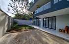 5 Bed Townhouse with En Suite in Lavington - 16