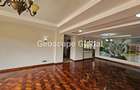 4 Bed Apartment with En Suite in Riverside - 7