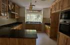 5 Bed Townhouse with En Suite in Rosslyn - 3