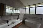 5 Bed Villa with En Suite in Nyari - 13