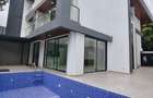 6 Bed Villa with En Suite in Lavington - 1