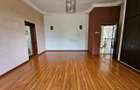 5 Bed House with En Suite in Nyari - 11