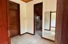 4 Bed House at Near Giraffe Centre - 18