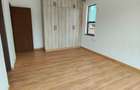 3 Bed Apartment with En Suite at Parklands - 8