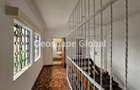 4 Bed House with En Suite in Lavington - 2