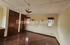 5 Bed Townhouse with En Suite in Spring Valley - 8