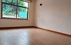 4 Bed House with En Suite in Rosslyn - 16