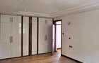 5 Bed Townhouse with En Suite at Lavington - 18