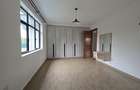 5 Bed Townhouse with En Suite in Ridgeways - 16