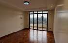4 Bed Apartment with En Suite at Riverside Drive - 11