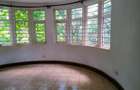 4 Bed Villa with En Suite in Rosslyn - 12