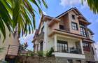 6 Bed House with En Suite at Membley Estate - 1