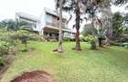 6 Bed House with En Suite at Lavington - 1