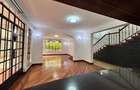 5 Bed Townhouse with En Suite in General Mathenge - 4
