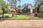 4 Bed House with En Suite in Lavington - 8