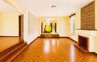 4 Bed House with En Suite in Rosslyn - 6