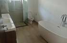 4 Bed Townhouse with En Suite at Rossllyn Two Rivers - 9