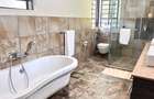 5 Bed Villa with En Suite in Lake View - 10