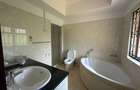 5 Bed Townhouse with En Suite in Runda - 20