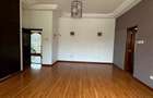 6 Bed Villa with En Suite in Nyari - 10