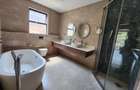 5 Bed Townhouse with En Suite at Lavington - 8