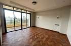 4 Bed Apartment with En Suite in Riverside - 16